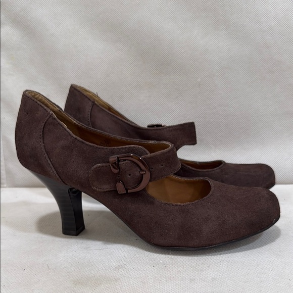 MINT - SOFTSHOE by MEDICUS BROWN SUEDE LEATHER  2-1/2” HEELS (sz 8.5 wide) - Picture 1 of 5